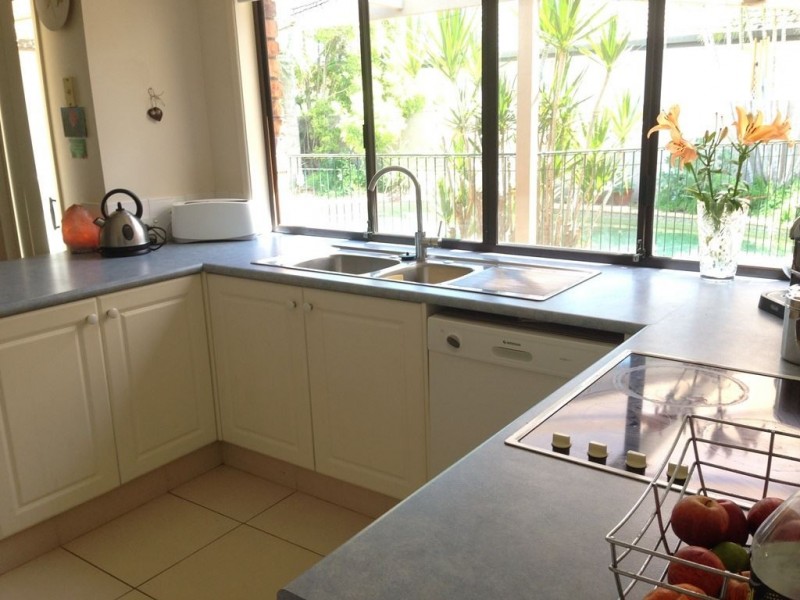 5 Curacao Court, Clear Island Waters QLD 4226