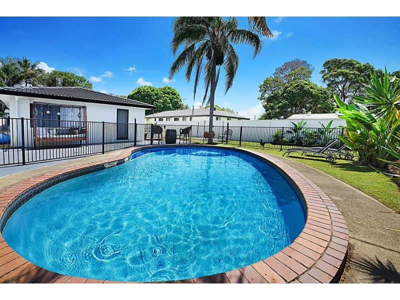 8 Moana Park Avenue, Broadbeach Waters QLD 4218