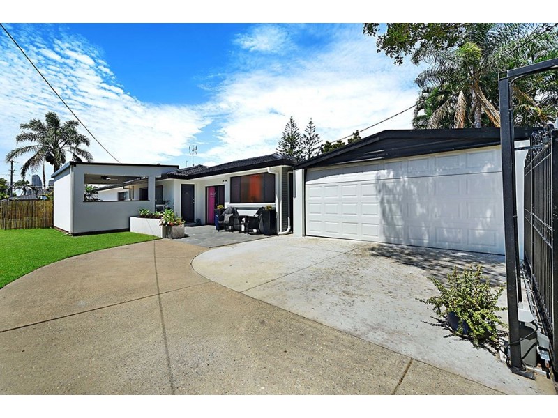 8 Moana Park Avenue, Broadbeach Waters QLD 4218