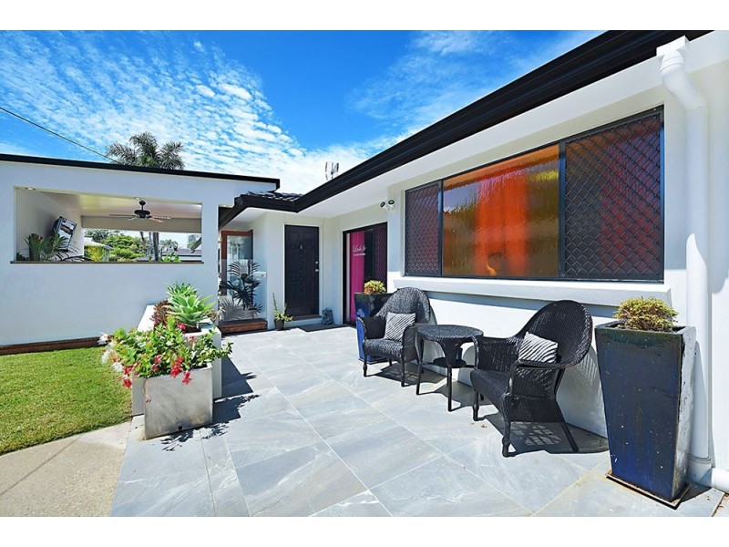 8 Moana Park Avenue, Broadbeach Waters QLD 4218