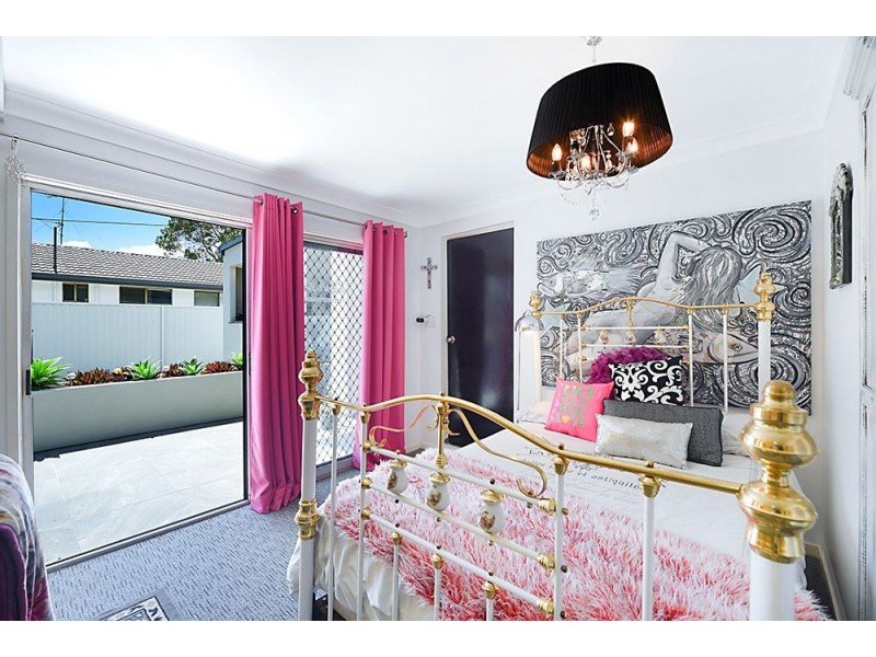 8 Moana Park Avenue, Broadbeach Waters QLD 4218