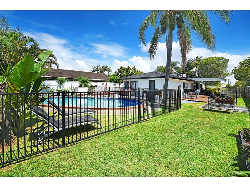 8 Moana Park Avenue, Broadbeach Waters QLD 4218