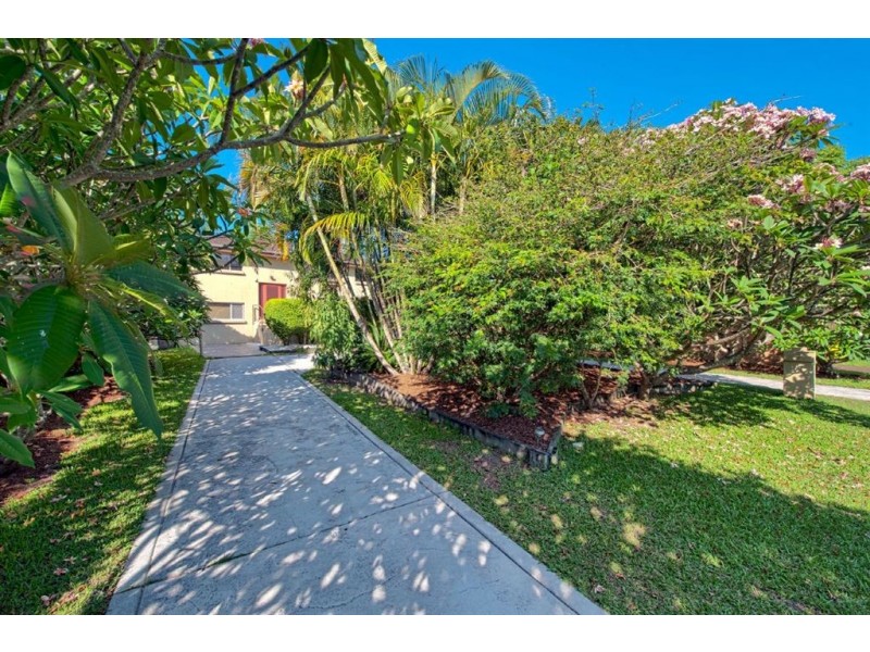 64 River Crescent, Broadbeach Waters QLD 4218
