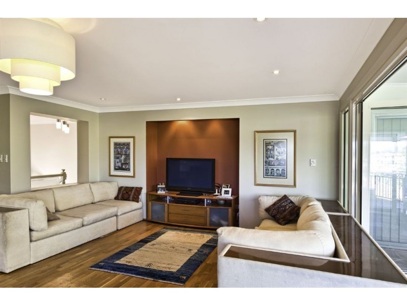 64 River Crescent, Broadbeach Waters QLD 4218