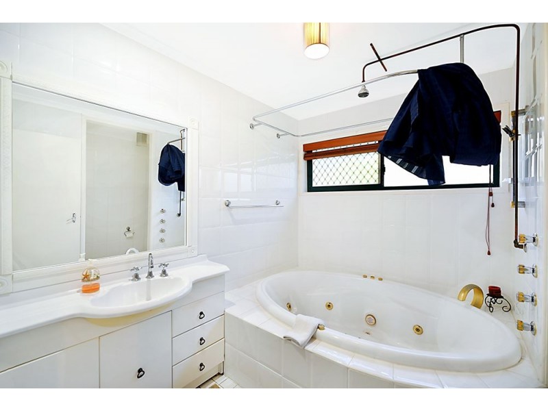 174 Ashmore Road, Benowa QLD 4217