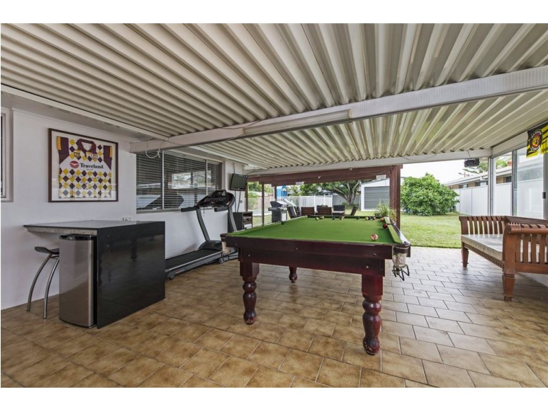 3 Andrea Avenue, Broadbeach Waters QLD 4218