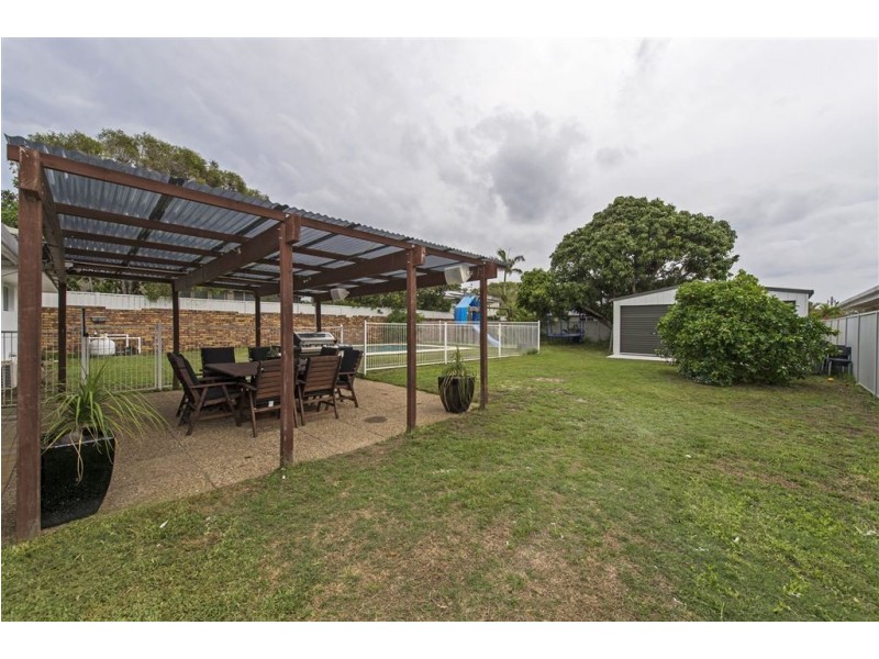 3 Andrea Avenue, Broadbeach Waters QLD 4218