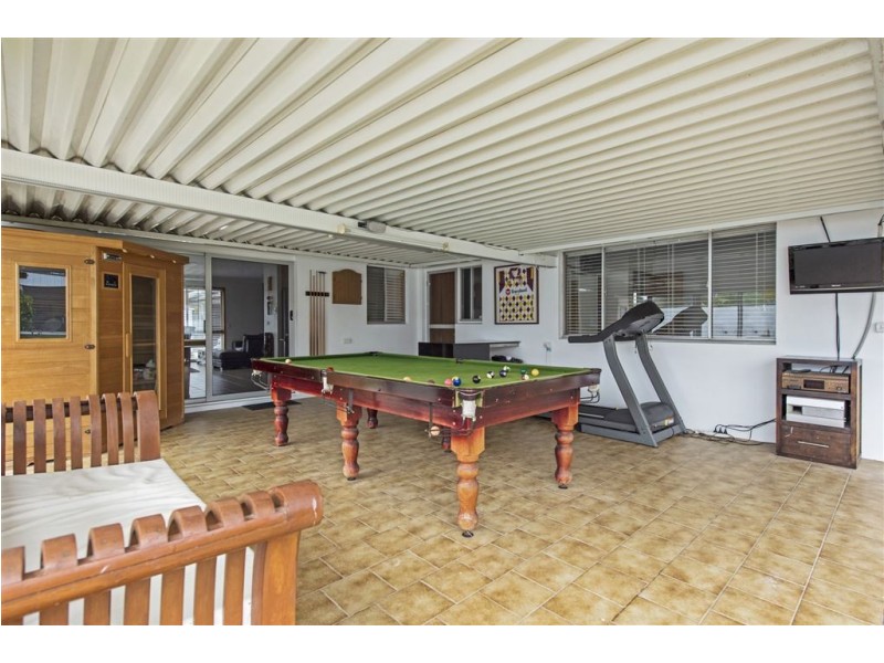 3 Andrea Avenue, Broadbeach Waters QLD 4218