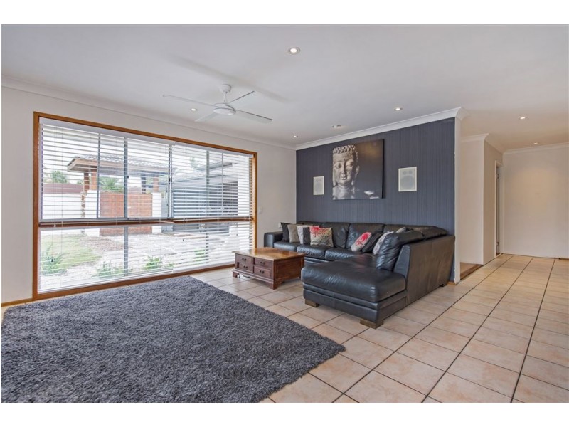 3 Andrea Avenue, Broadbeach Waters QLD 4218