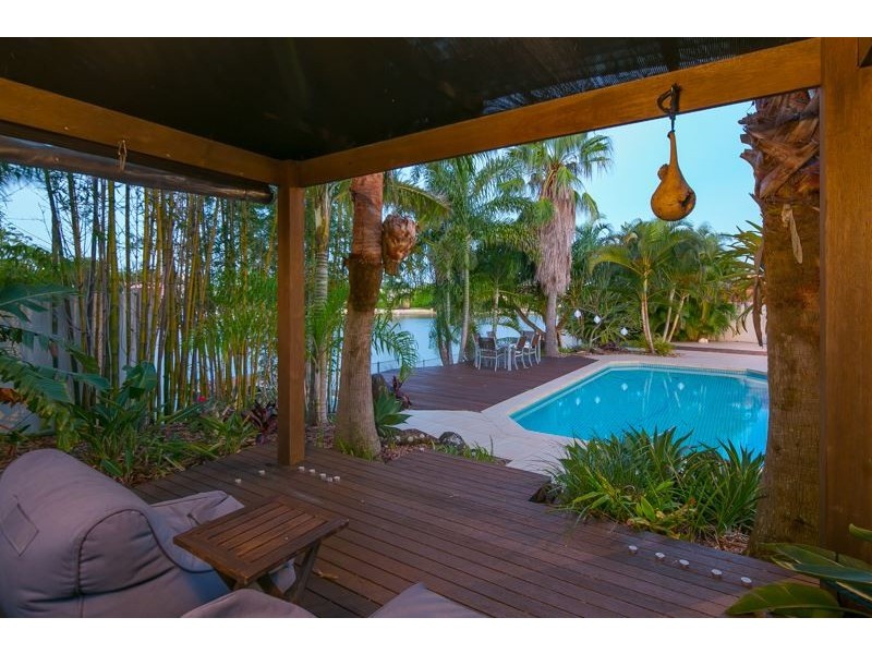 27 Pebble Beach Drive, Runaway Bay QLD 4216