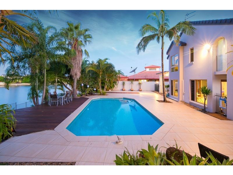 27 Pebble Beach Drive, Runaway Bay QLD 4216