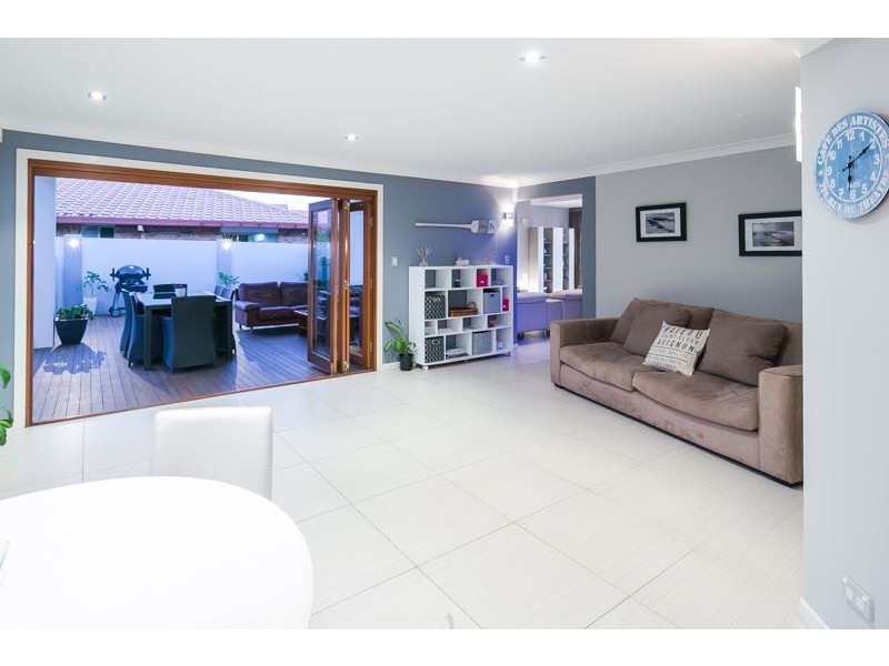 27 Pebble Beach Drive, Runaway Bay QLD 4216