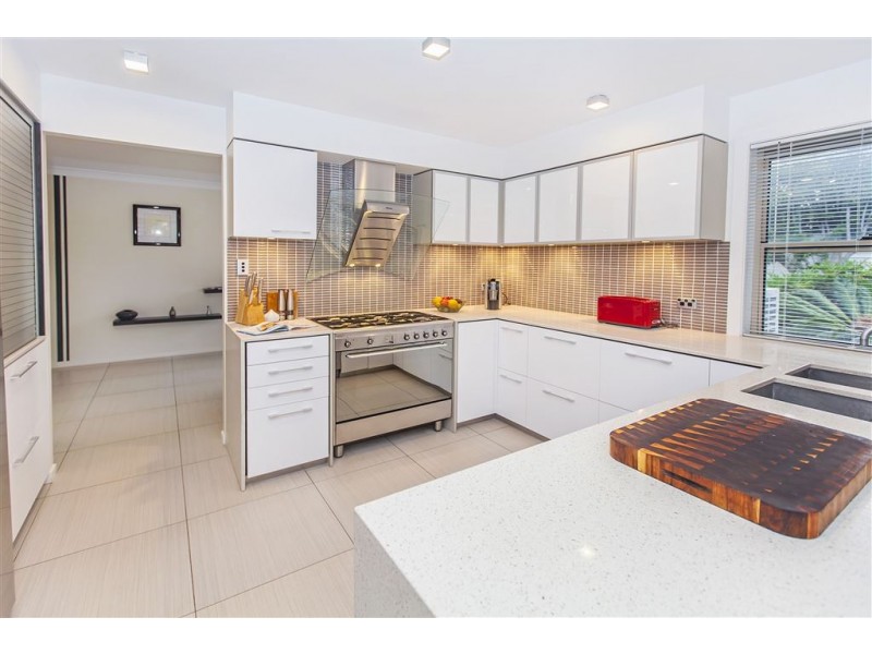 27 Pebble Beach Drive, Runaway Bay QLD 4216