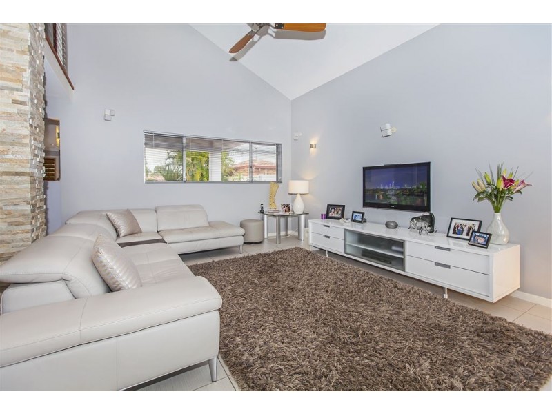 27 Pebble Beach Drive, Runaway Bay QLD 4216