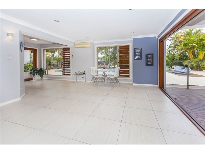27 Pebble Beach Drive, Runaway Bay QLD 4216