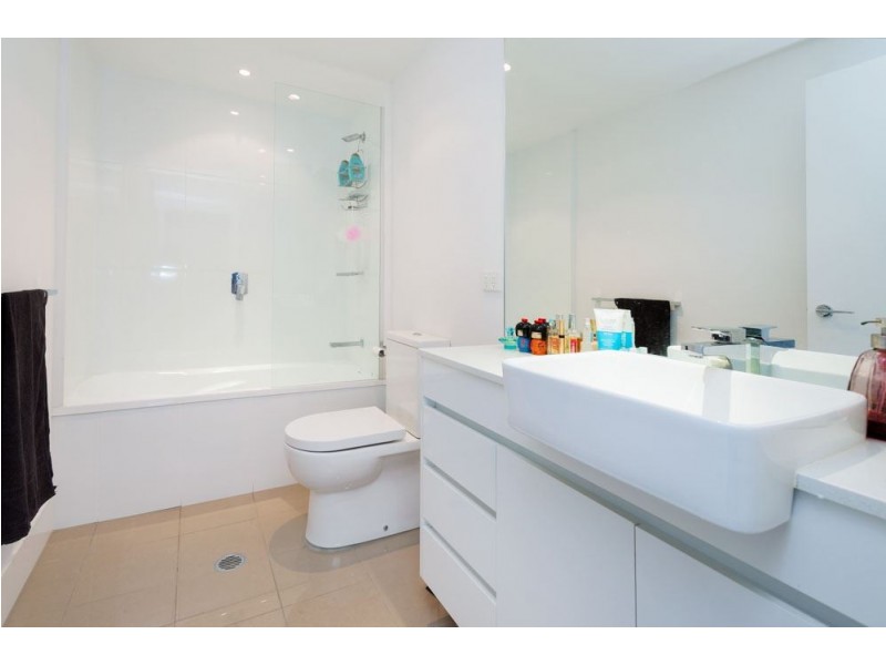 101/11 Compass Drive, Biggera Waters QLD 4216