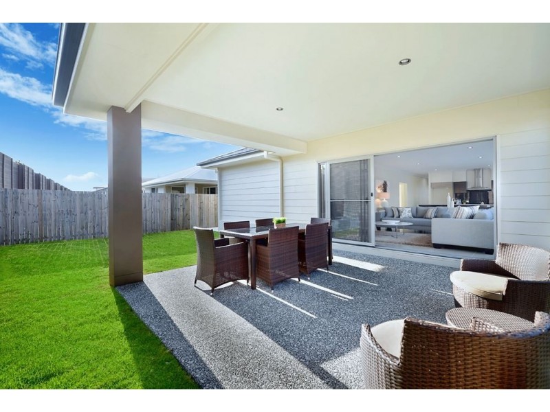 38 Azure Way, Hope Island QLD 4212