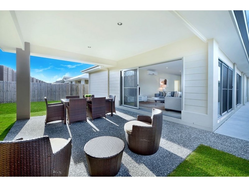 38 Azure Way, Hope Island QLD 4212