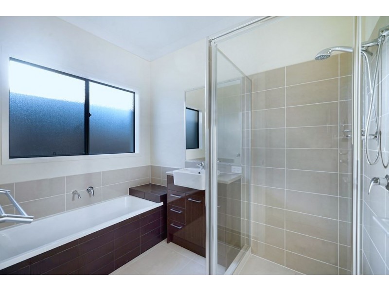 38 Azure Way, Hope Island QLD 4212