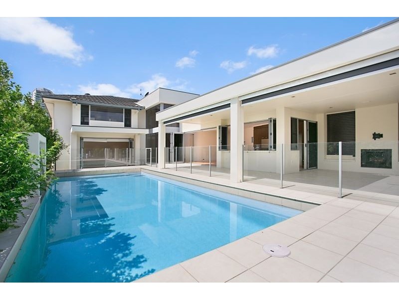 6 Biggs Place, Southport QLD 4215