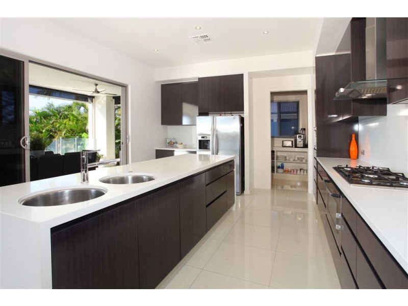 98 The Peninsula, Helensvale QLD 4212