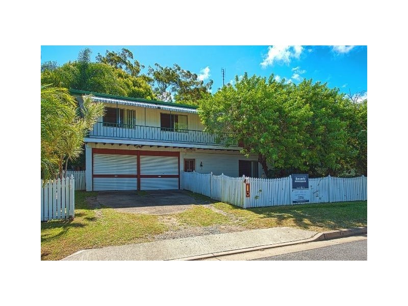 4 Coral Avenue, Labrador QLD 4215