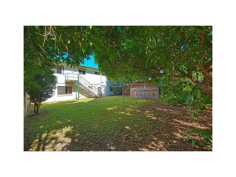 4 Coral Avenue, Labrador QLD 4215