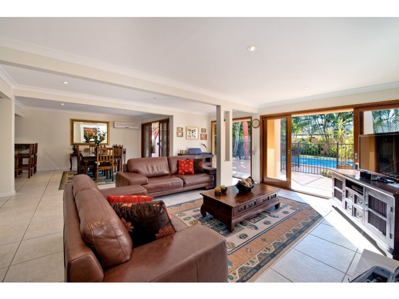 93 Amalfi Drive, Isle Of Capri QLD 4217