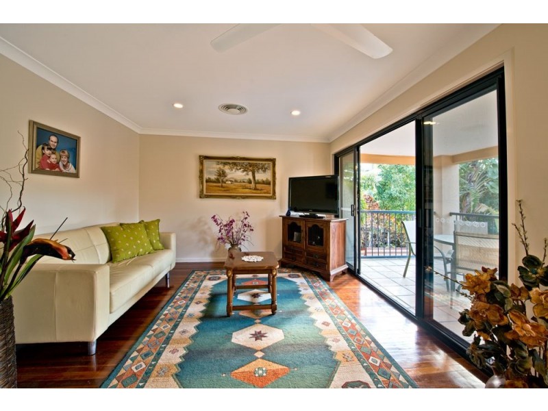 93 Amalfi Drive, Isle Of Capri QLD 4217