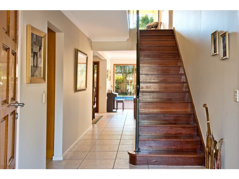 93 Amalfi Drive, Isle Of Capri QLD 4217