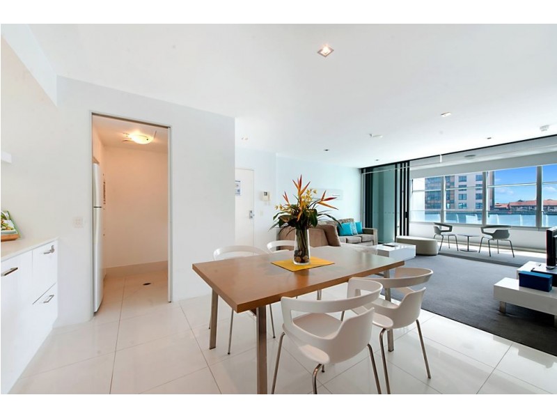 9 Hamilton Avenue, Surfers Paradise QLD 4217