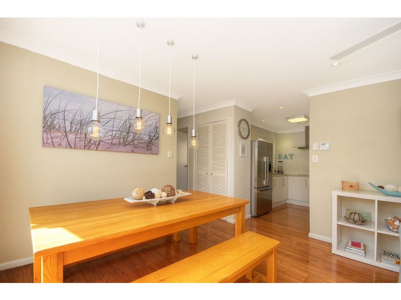 1/1 Liam Court, Labrador QLD 4215