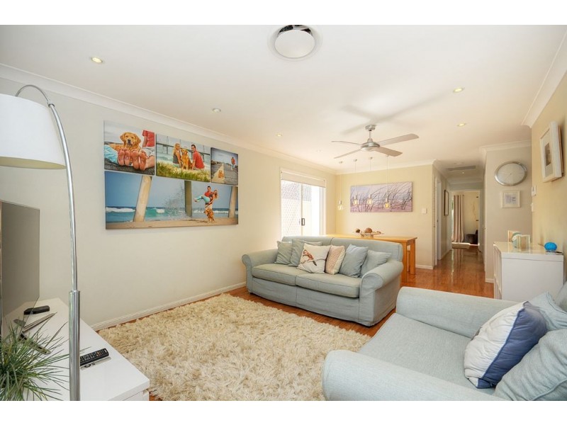 1/1 Liam Court, Labrador QLD 4215