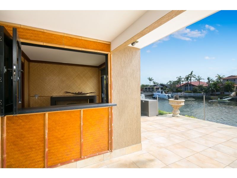 8 Midnight Court, Runaway Bay QLD 4216