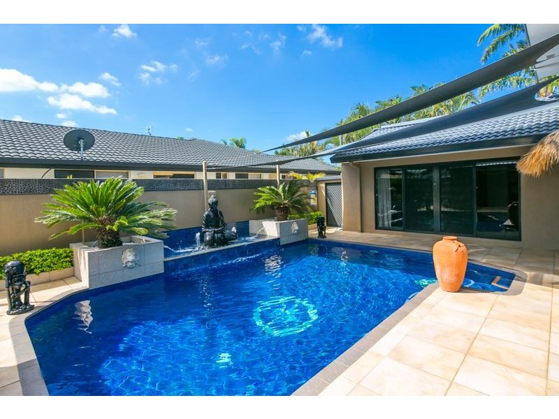 8 Midnight Court, Runaway Bay QLD 4216
