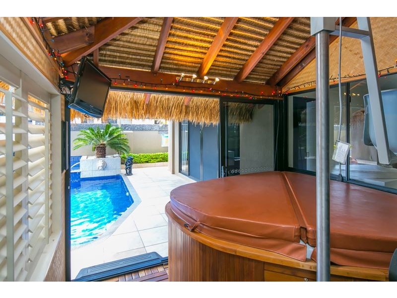8 Midnight Court, Runaway Bay QLD 4216