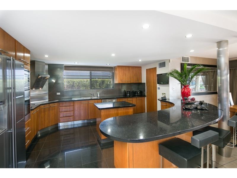 8 Midnight Court, Runaway Bay QLD 4216
