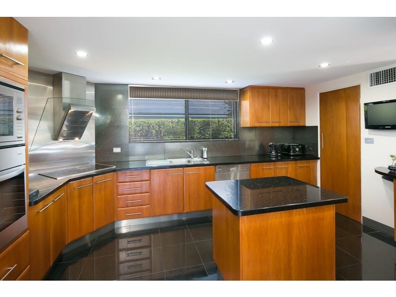 8 Midnight Court, Runaway Bay QLD 4216