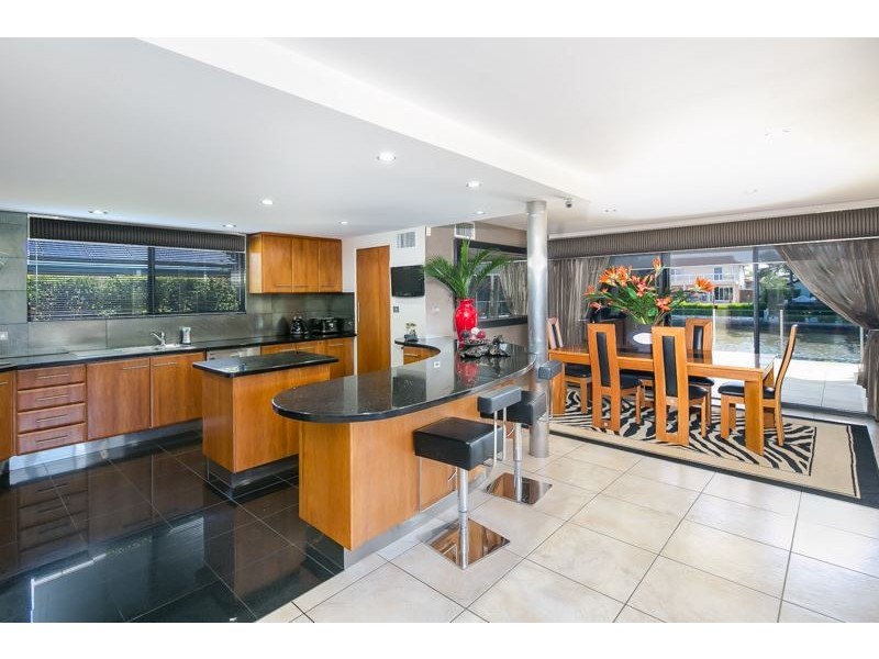 8 Midnight Court, Runaway Bay QLD 4216
