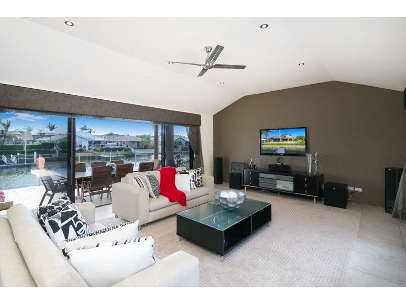 8 Midnight Court, Runaway Bay QLD 4216