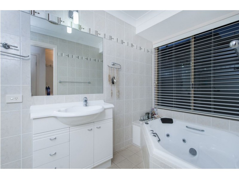 10 Midnight Court, Runaway Bay QLD 4216