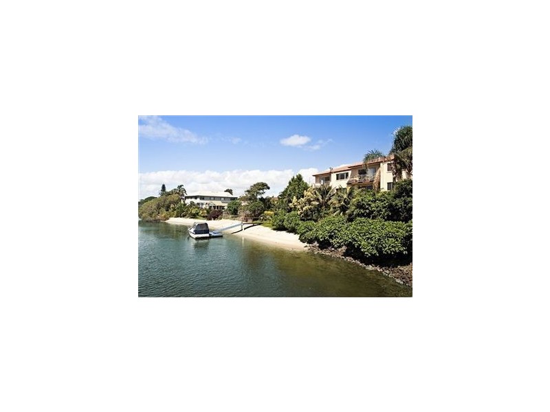 1/1 Orvieto Avenue, Mermaid Waters QLD 4218