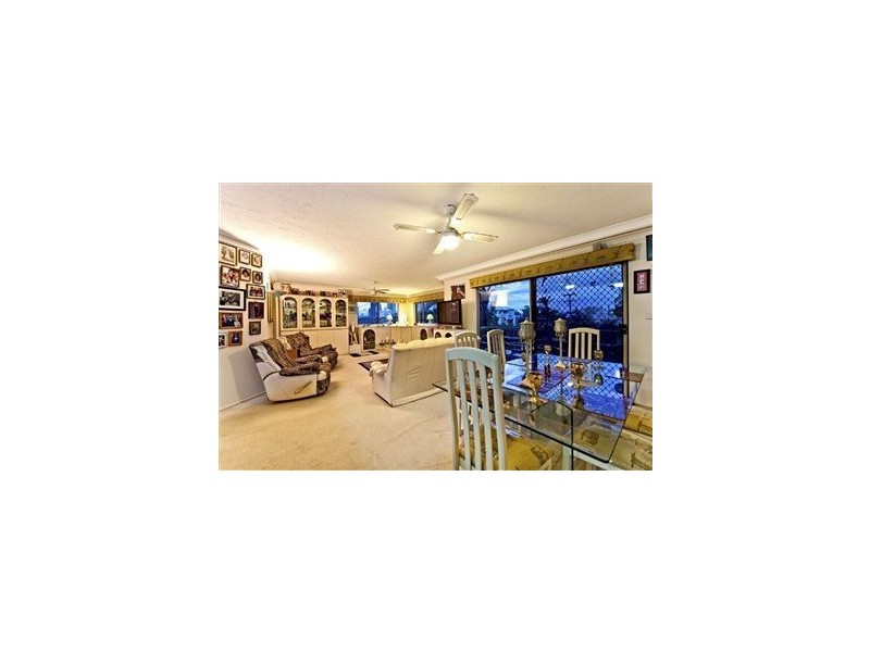 1/1 Orvieto Avenue, Mermaid Waters QLD 4218