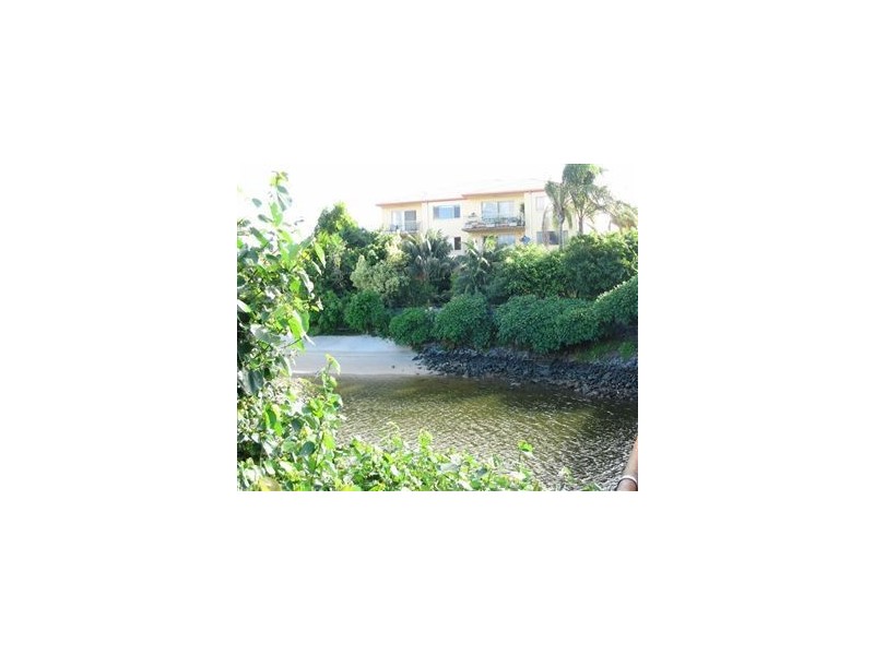 1/1 Orvieto Avenue, Mermaid Waters QLD 4218
