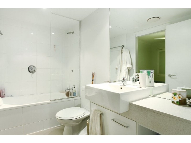 210/33 Madang Crescent, Runaway Bay QLD 4216