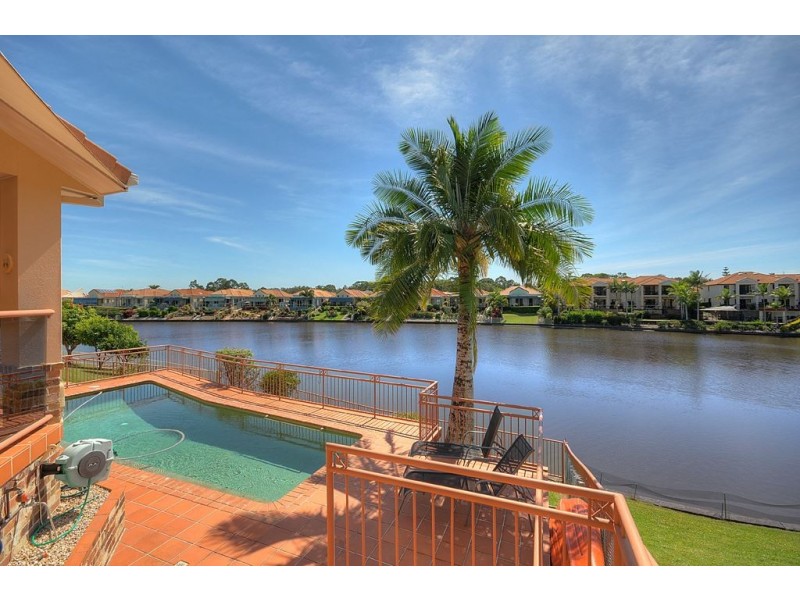 7 Seychelles Court, Burleigh Waters QLD 4220