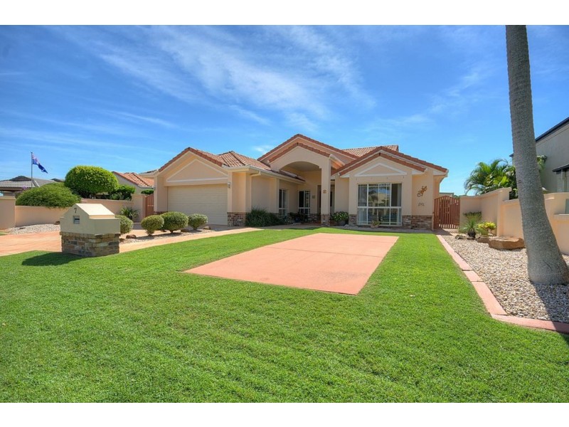 7 Seychelles Court, Burleigh Waters QLD 4220