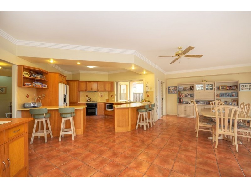 7 Seychelles Court, Burleigh Waters QLD 4220