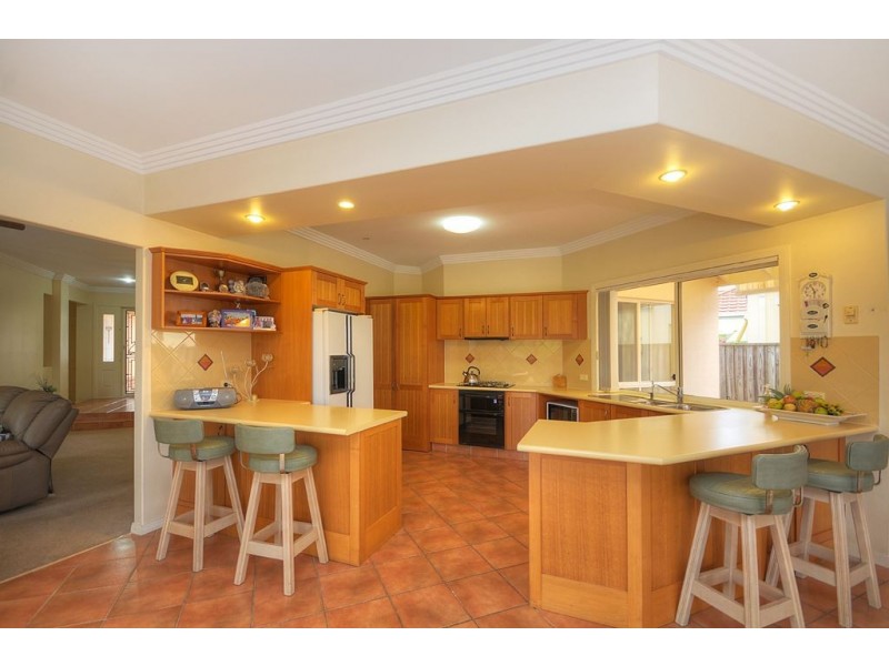 7 Seychelles Court, Burleigh Waters QLD 4220