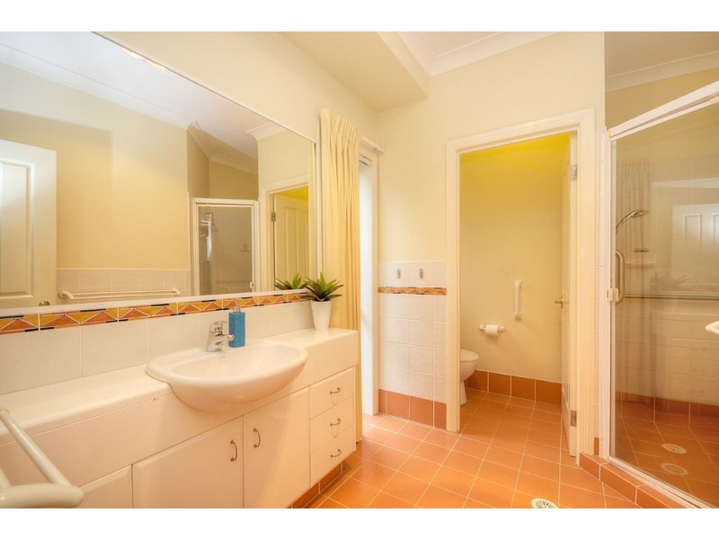 7 Seychelles Court, Burleigh Waters QLD 4220